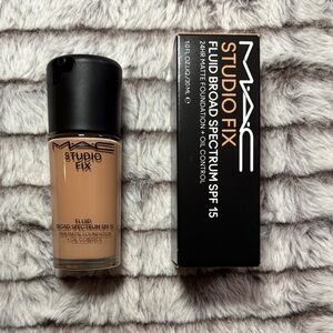 MAC Cosmetics NC38 Studio Fix Fluid Foundation